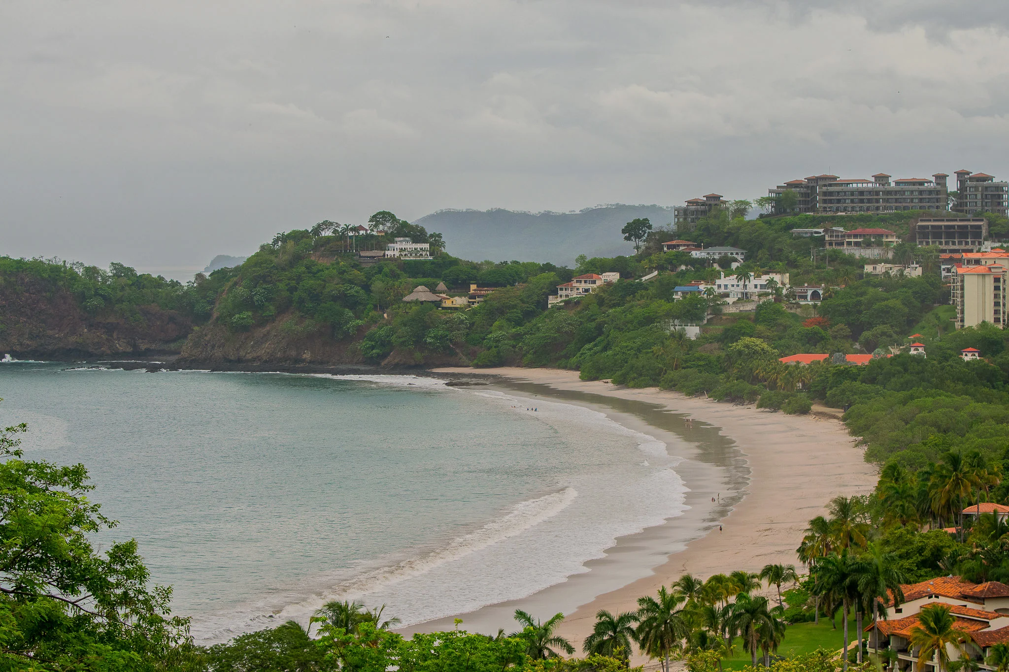 Vista aérea de Playa Flamingo cerca de Arcadia Brasilito